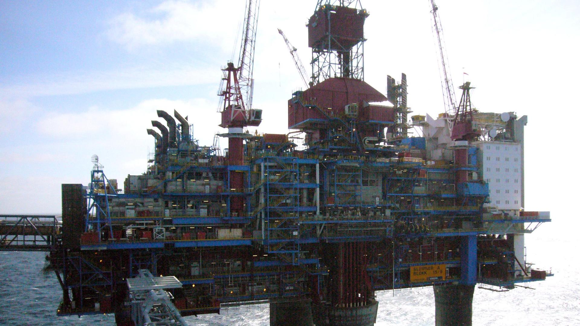 Gas-Plattform Sleipner A in der Nordsee, etwa 150 Kilometer westlich von Stavanger (Norwegen). Der größte ostdeutsche Erdgashändler, die Verbundnetz Gas AG (VNG) mit Sitz in Leipzig. Gas-Plattform Sleipner A in der Nordsee, etwa 150 Kilometer westlich von Stavanger (Norwegen). Der größte ostdeutsche Erdgashändler, die Verbundnetz Gas AG (VNG) mit Sitz in Leipzig.