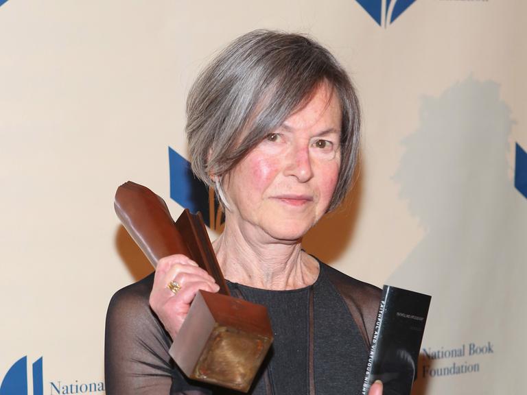 Die Lyrikerin Louise Glück 2014 bei den National Book Awards in New York City. 