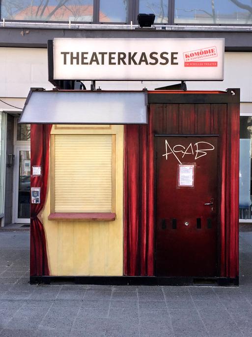 Geschlossene Theaterkasse der Komödie auf dem Berliner Kurfürstendamm