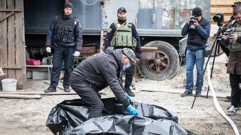 Bucha, executed and charred human bodies, execution, human, remai