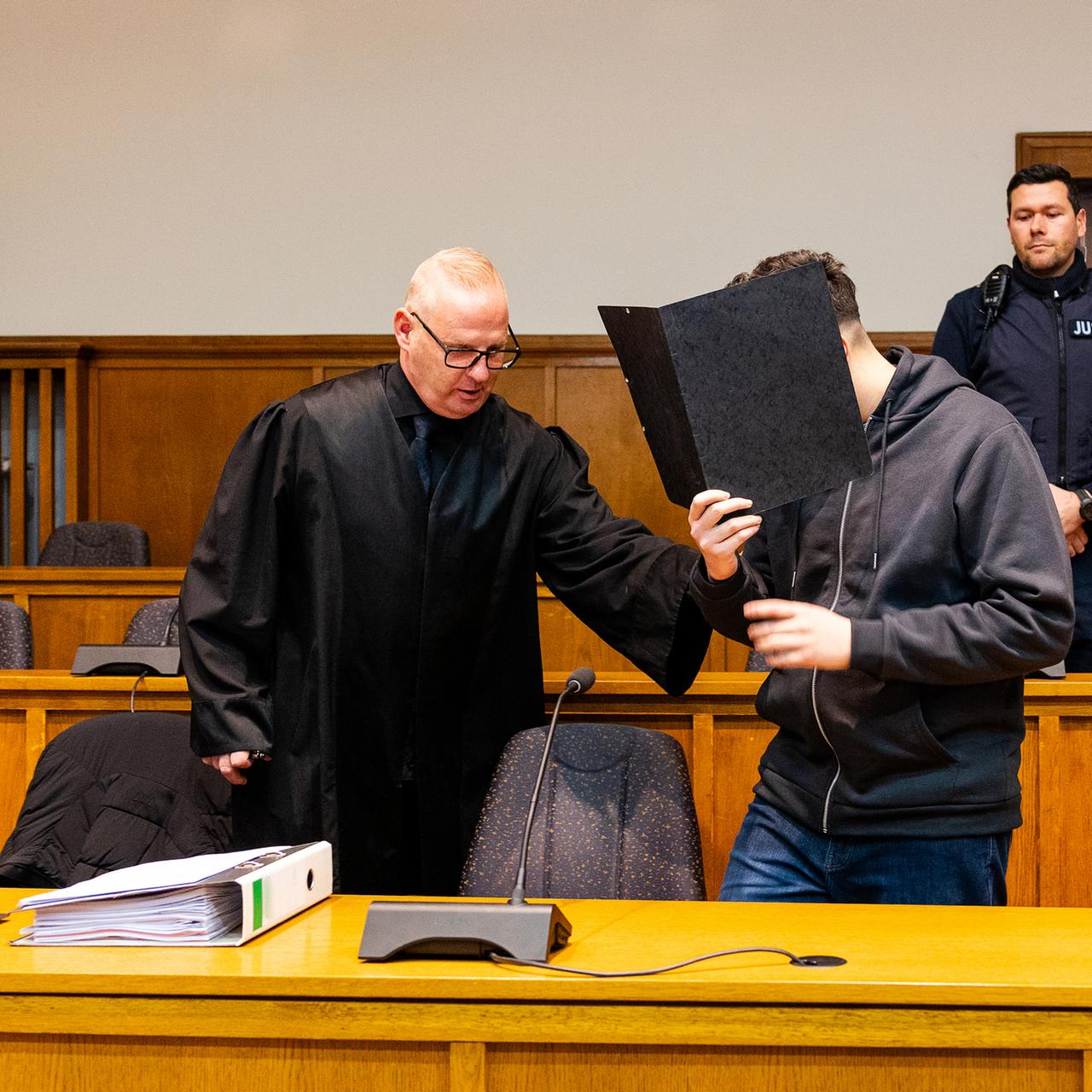 Saarland - Angeklagter gesteht tödliche Schüssen auf Polizisten in Völklingen