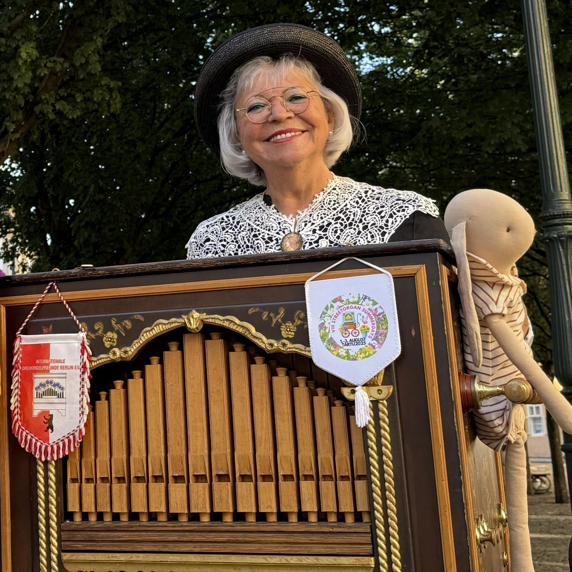 Drehorgelspielerin - Ein Leben für den Leierkasten