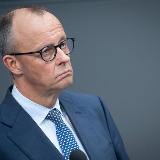 Regierungschef Friedrich Merz (CDU) am 25. März 2026 bei der Befragung des Bundeskanzlers im Bundestag