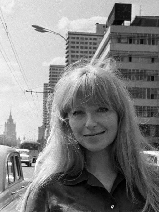 Moscow, USSR. June 1968. French actress Marina Vladi poses for a photo in Kalinin Avenue. The exact date of the photograph is unknown. Alexander Konkov/TASS PUBLICATIONxINxGERxAUTxONLY 80567