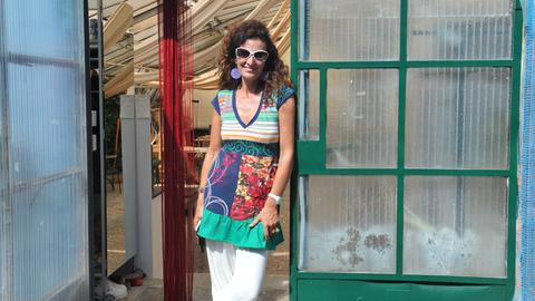 Malerin Ilana Lewitan in ihrem Atelier in einem umgebauten Gewächshaus im Botanikum in Moosach.