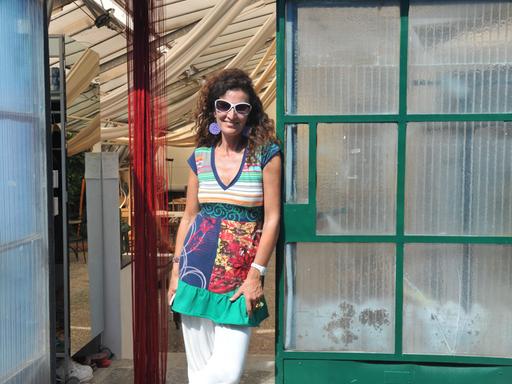 Malerin Ilana Lewitan in ihrem Atelier in einem umgebauten Gewächshaus im Botanikum in Moosach.