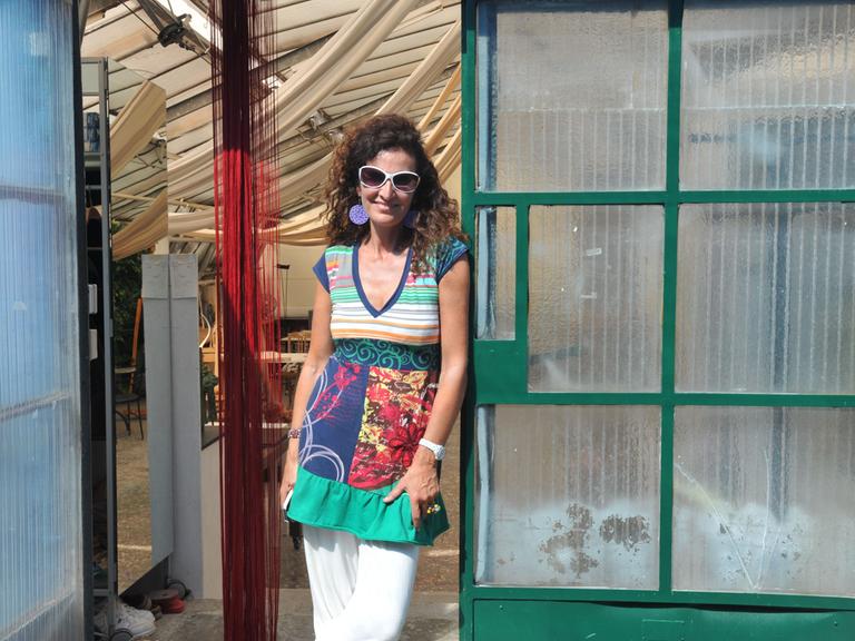 Malerin Ilana Lewitan in ihrem Atelier in einem umgebauten Gewächshaus im Botanikum in Moosach.