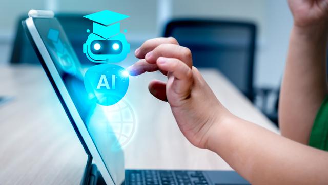 Ein Roboterhologramm mit Doktorhut ist zu sehen, während ein Kind mit dem Finger ein Tablet benutzt und den Bildschirm berührt.