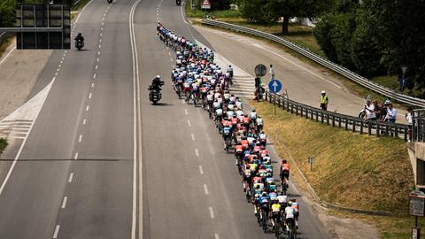 Eine Krankheitswelle im Feld führt dazu, dass manche Fahrer schon aus dem Giro ausgeschieden sind. 