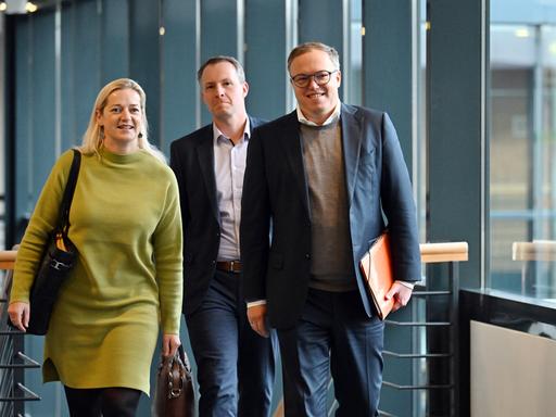 Beate Meißner, Andreas Bühl und Mario Voigt (alle CDU) kommen zu Koalitionsverhandlungen in den Thüringer Landtag. 12.11.2024