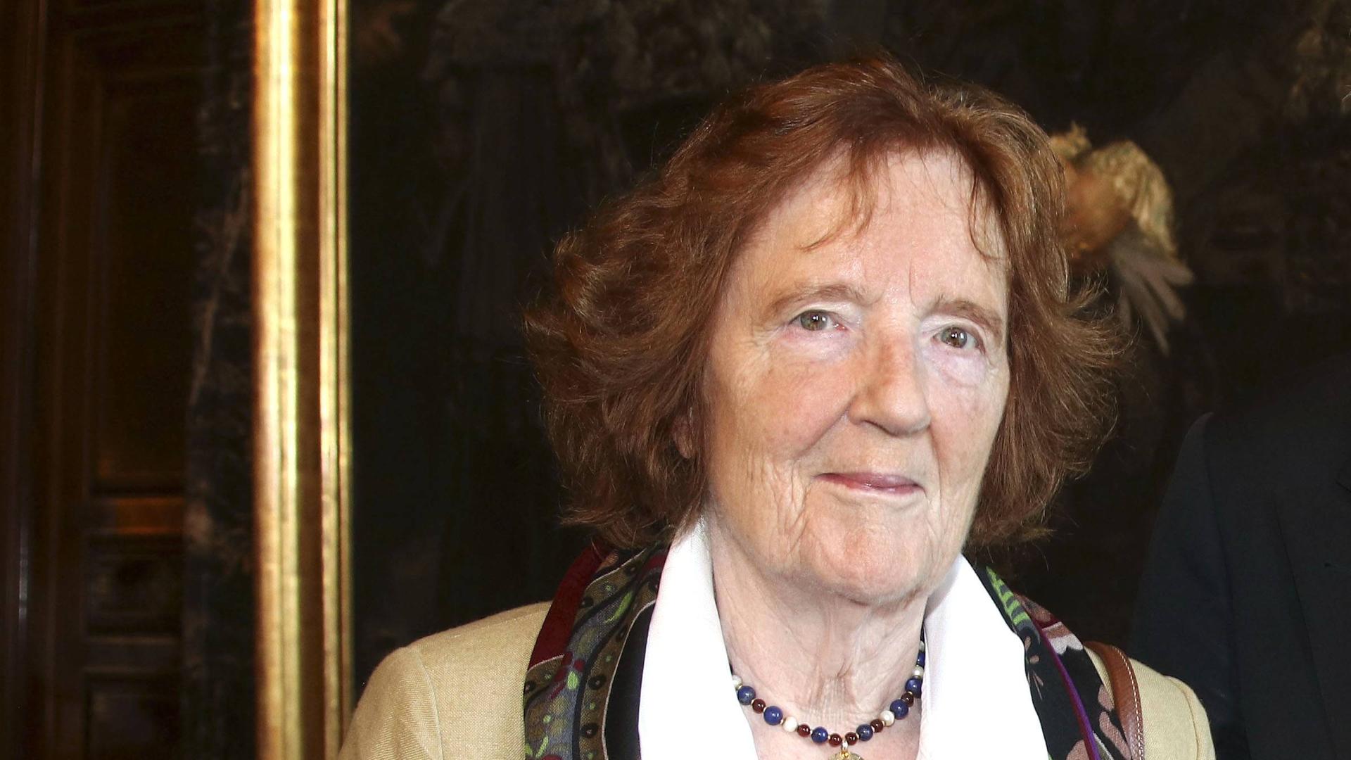 Birgit Breuel schaut in die Kamera. Aufnahme im Jahr 2018 