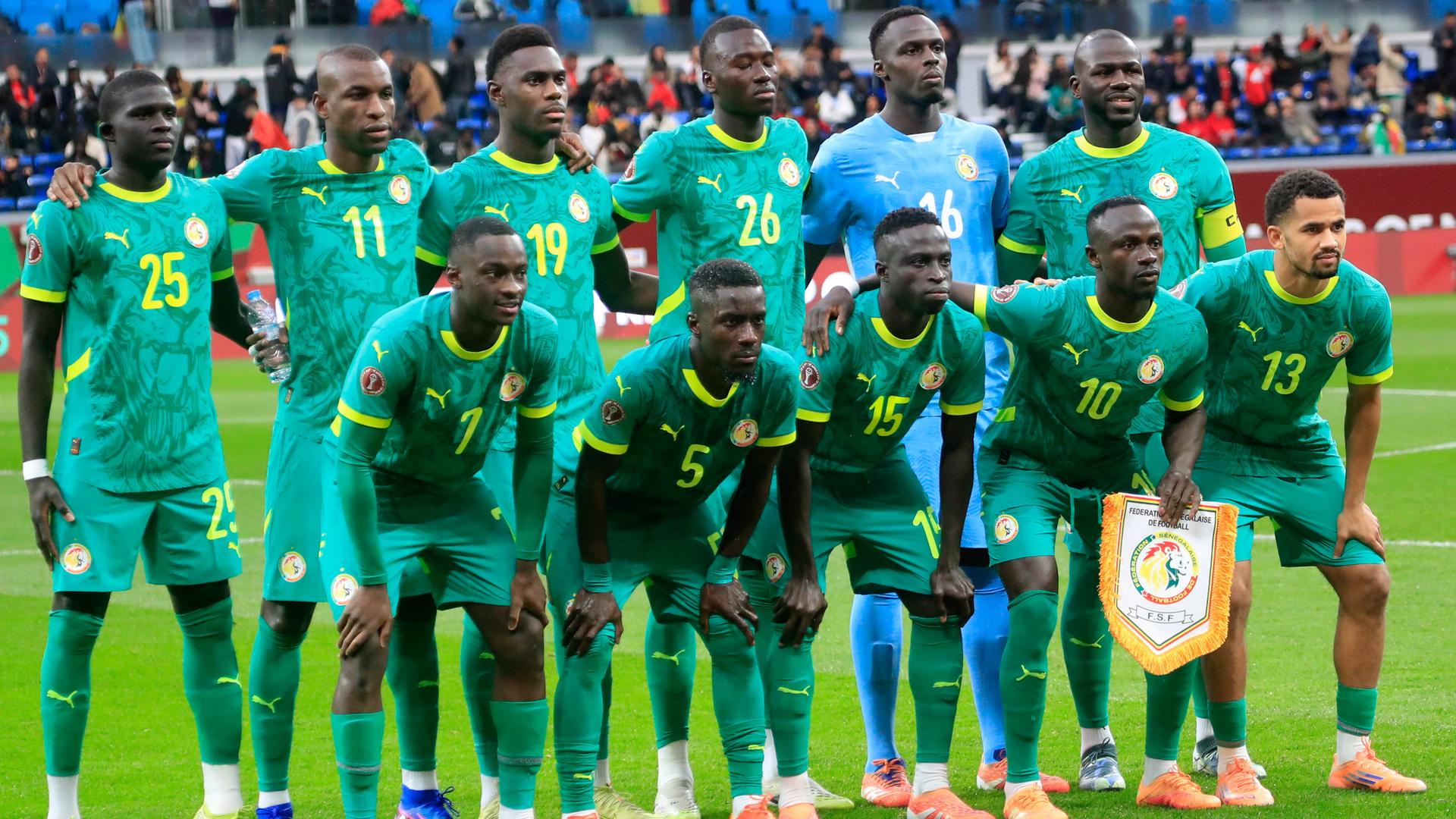 Die Spieler des Senegal stehen für ein Gruppenfoto zusammen. Die Spieler des Senegal stehen für ein Gruppenfoto zusammen.