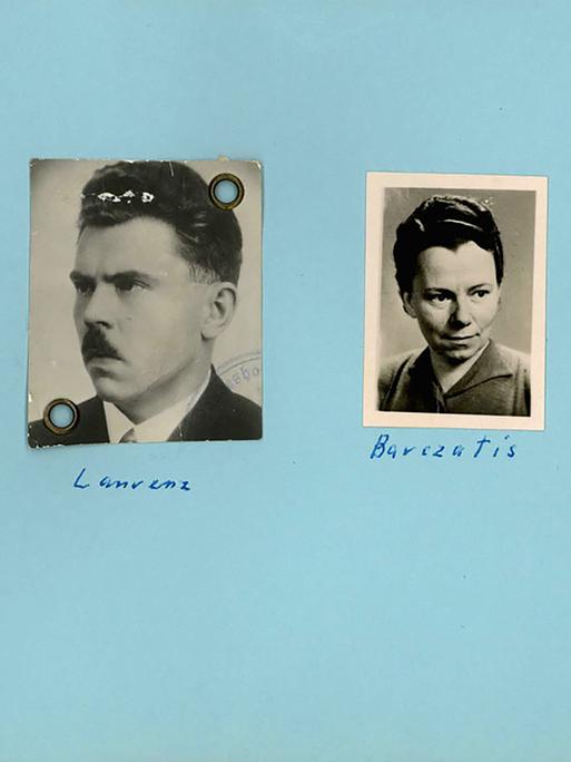 Auf einem blauen Aktencouvert sind zwei schwarz-weiße Passbilder angebracht. Eines davon zeigt Elli Barczatis, das anderen Karl Laurenz. Auf einem blauen Aktencouvert sind zwei schwarz-weiße Passbilder angebracht. Eines davon zeigt Elli Barczatis, das anderen Karl Laurenz.