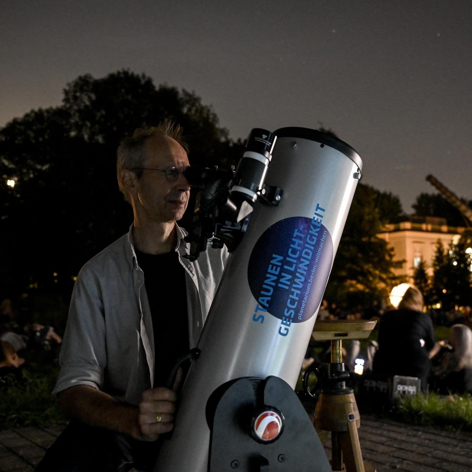 Megakonstellationen - Satellitenschwärme könnten bald den Blick ins All blockieren