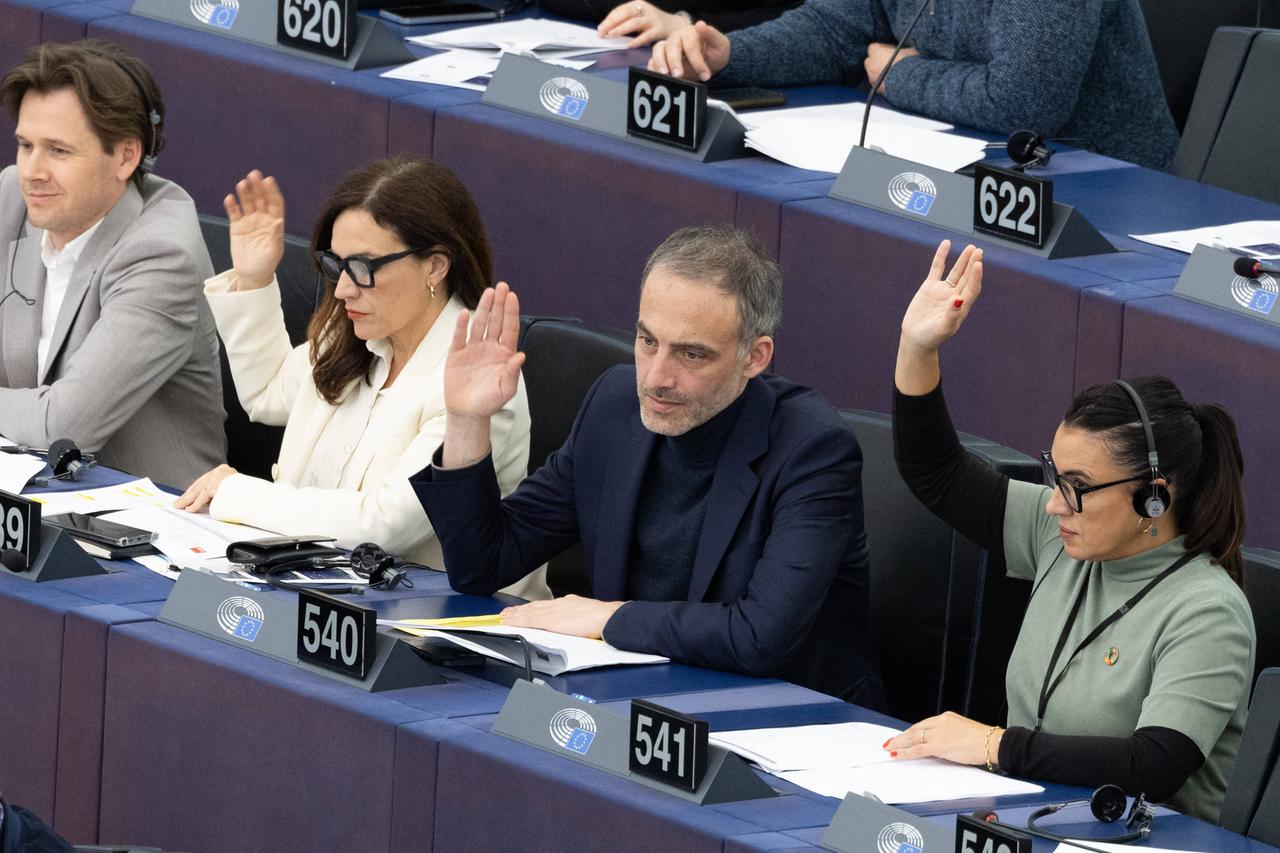 EU-Abgeordnete bei einer Abstimmung 