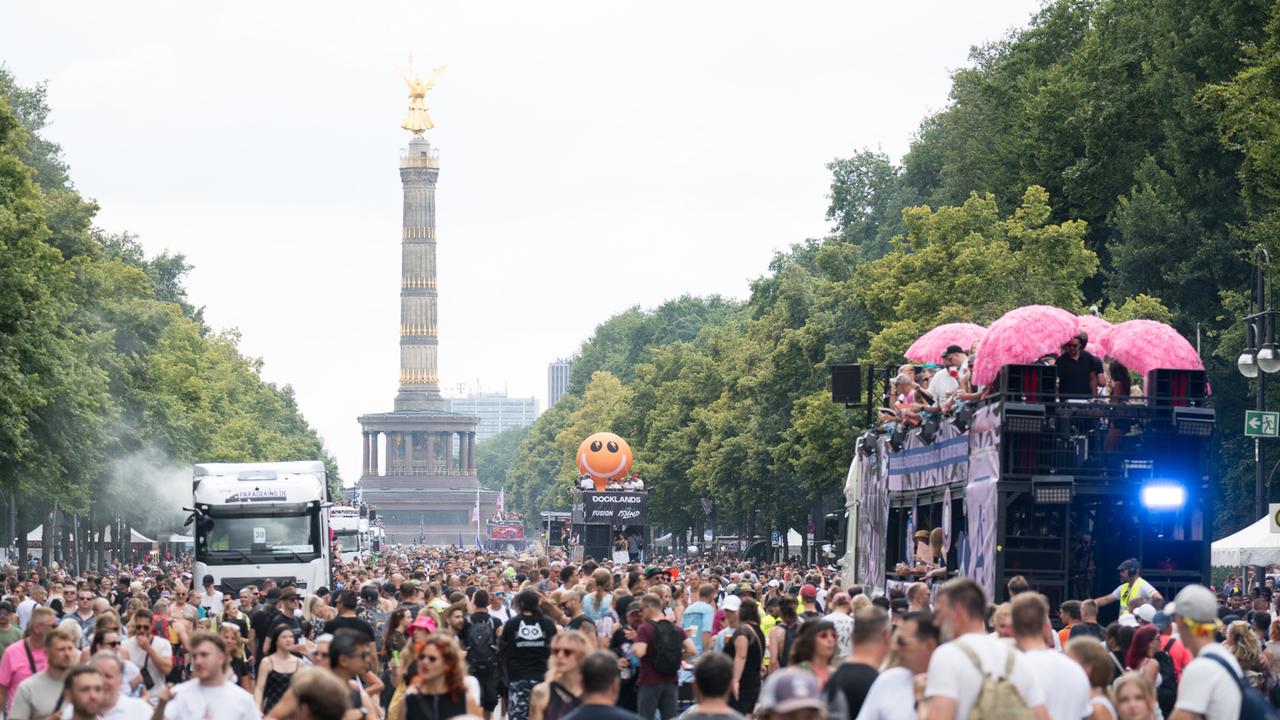 Zehntausende feiern bei "Rave The