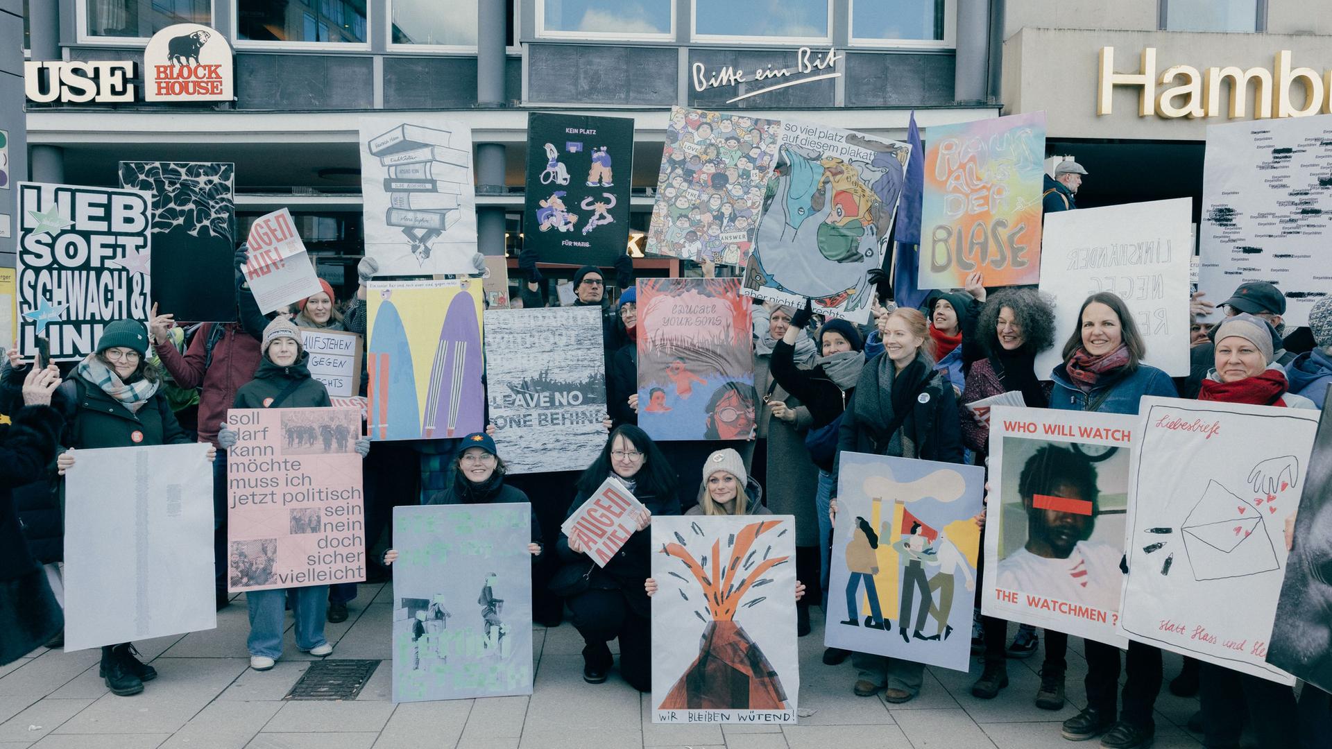 Plakataktion in Hamburg von "Verlage gegen Rechts", 31.Januar 2025.