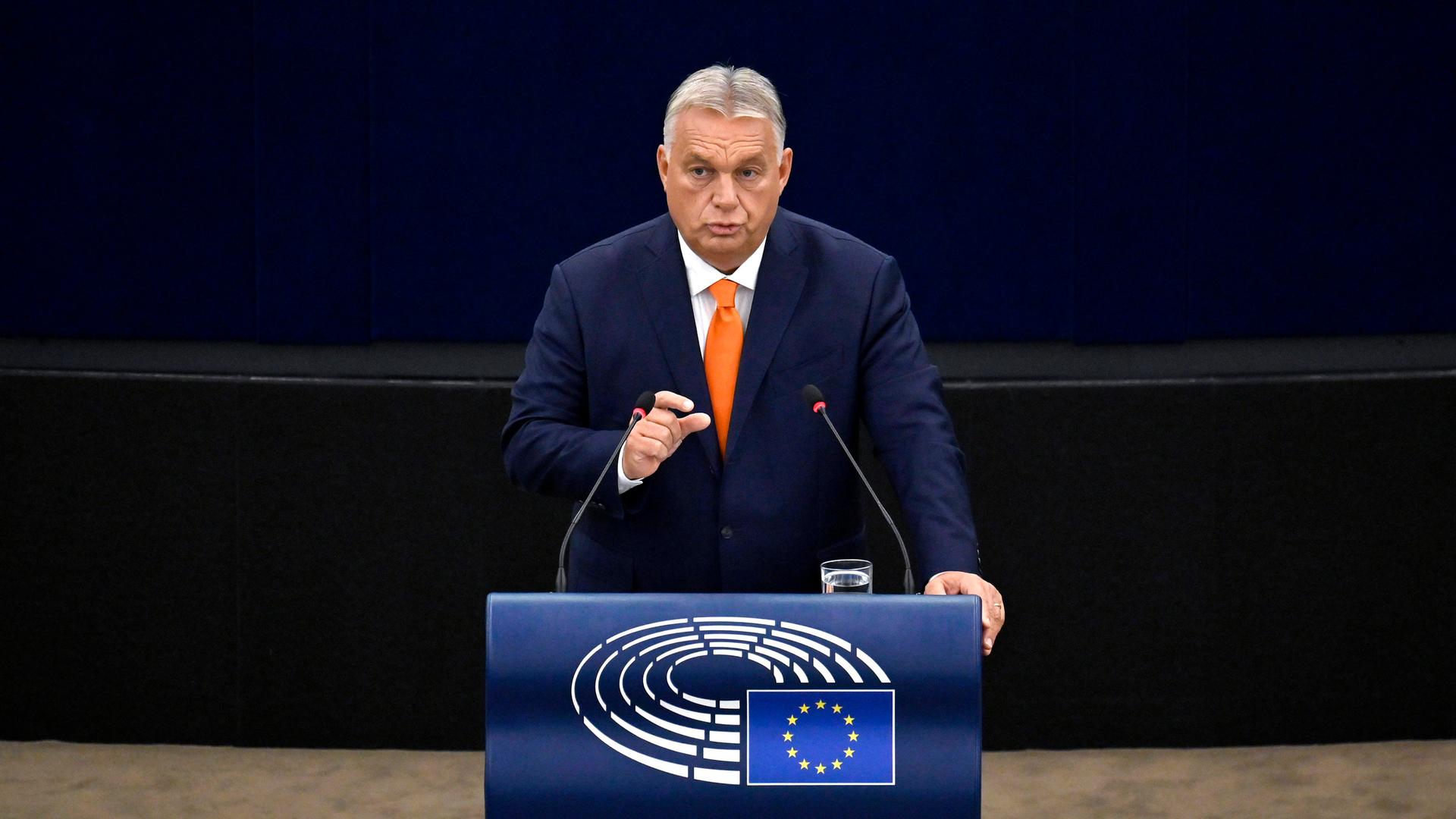 Ungarns Ministerpräsident Viktor Orban (Fidesz) spricht im EU-Parlament in Straßburg. 