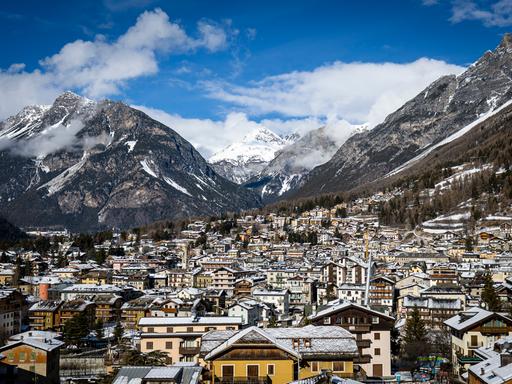 Ansicht von Bormio und dem Tal aus Sicht des Stelvio Ski Zentrums während der Olmpischen Winterspiele 2026 in Italien am 5.2.2026.