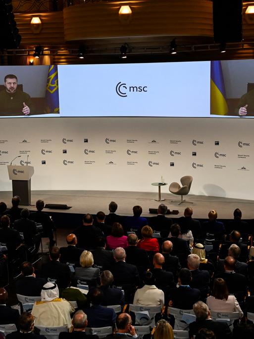Der ukrainische Präsident Selenskyj spricht bei der Münchener Sicherheitskonferenz per Video