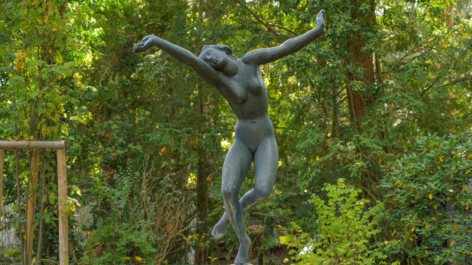 Der Tänzerinnen-Brunnen im Garten des Georg-Kolbe-Museums in Berlin-Westend. 