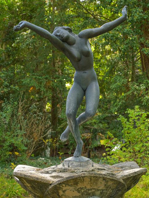 Der Tänzerinnen-Brunnen im Garten des Georg-Kolbe-Museums in Berlin-Westend. 