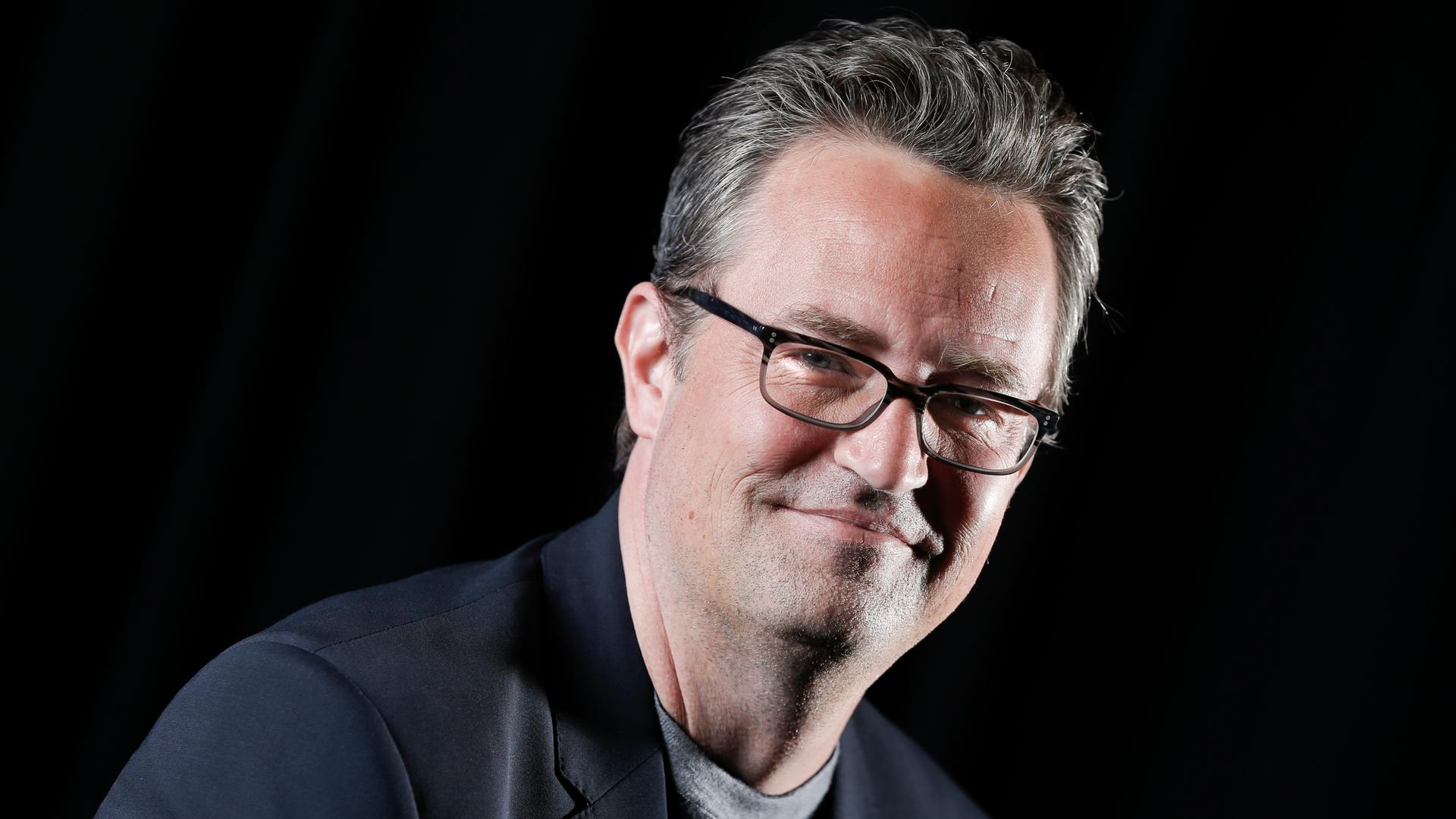 Der aus der Kultserie «Friends» bekannte amerikanisch-kanadische Schauspieler Matthew Perry war im Oktober 2023 im Alter von 54 Jahren gestorben. Der aus der Kultserie «Friends» bekannte amerikanisch-kanadische Schauspieler Matthew Perry war im Oktober 2023 im Alter von 54 Jahren gestorben.