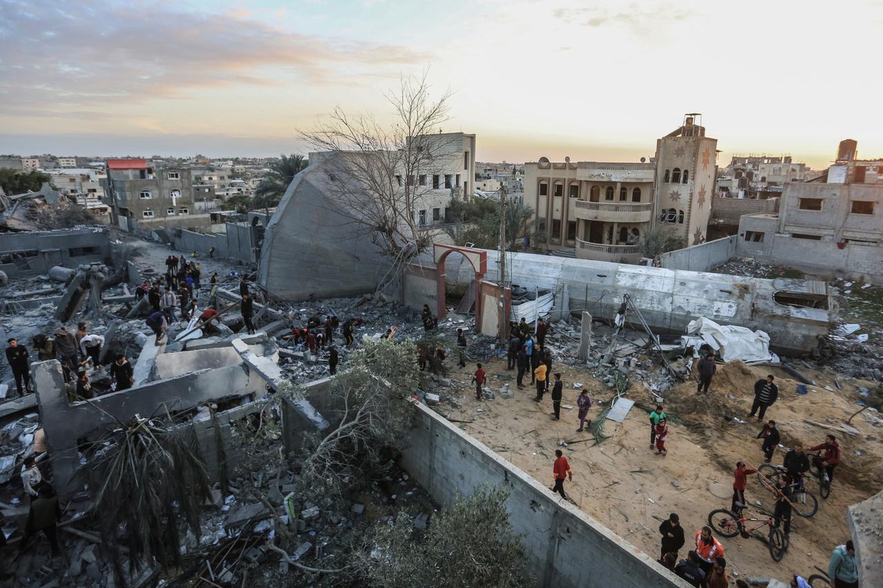 Die zerstörte Omar-bin-Abdul-Aziz-Mosche in Rafah im Süden des Gazastreifens - Archivbild vom 24. Januar 2024.