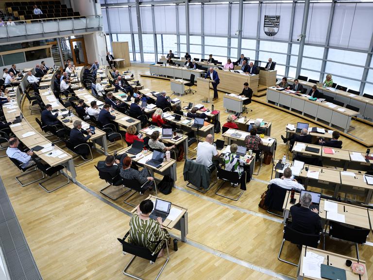 Eine Draufsicht des Plenarsaals des Landtags von Sachsen-ANhalt