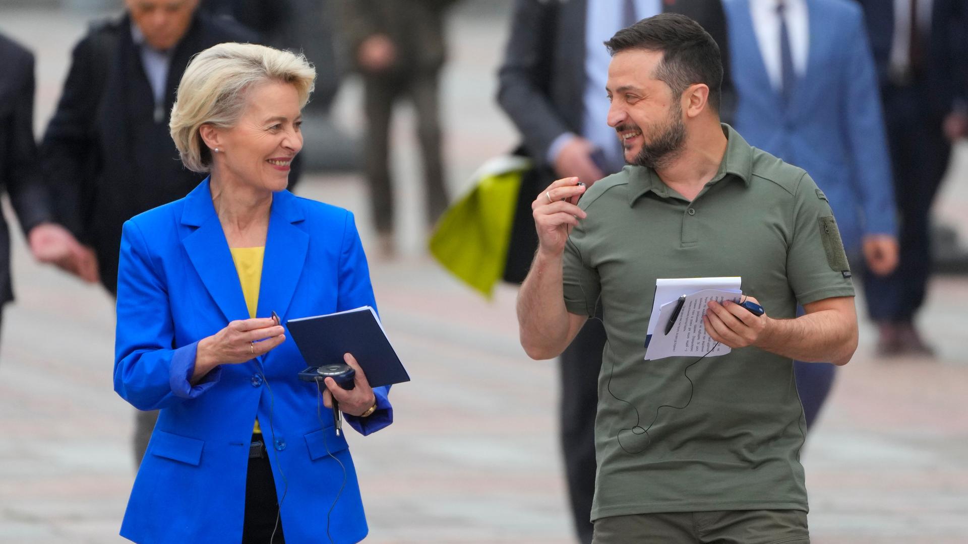 EU-Kommissionspräsidentin Ursula von der Leyen mit dem ukrainischen Präsidenten Wolodymyr Selenskyj in Kiew.