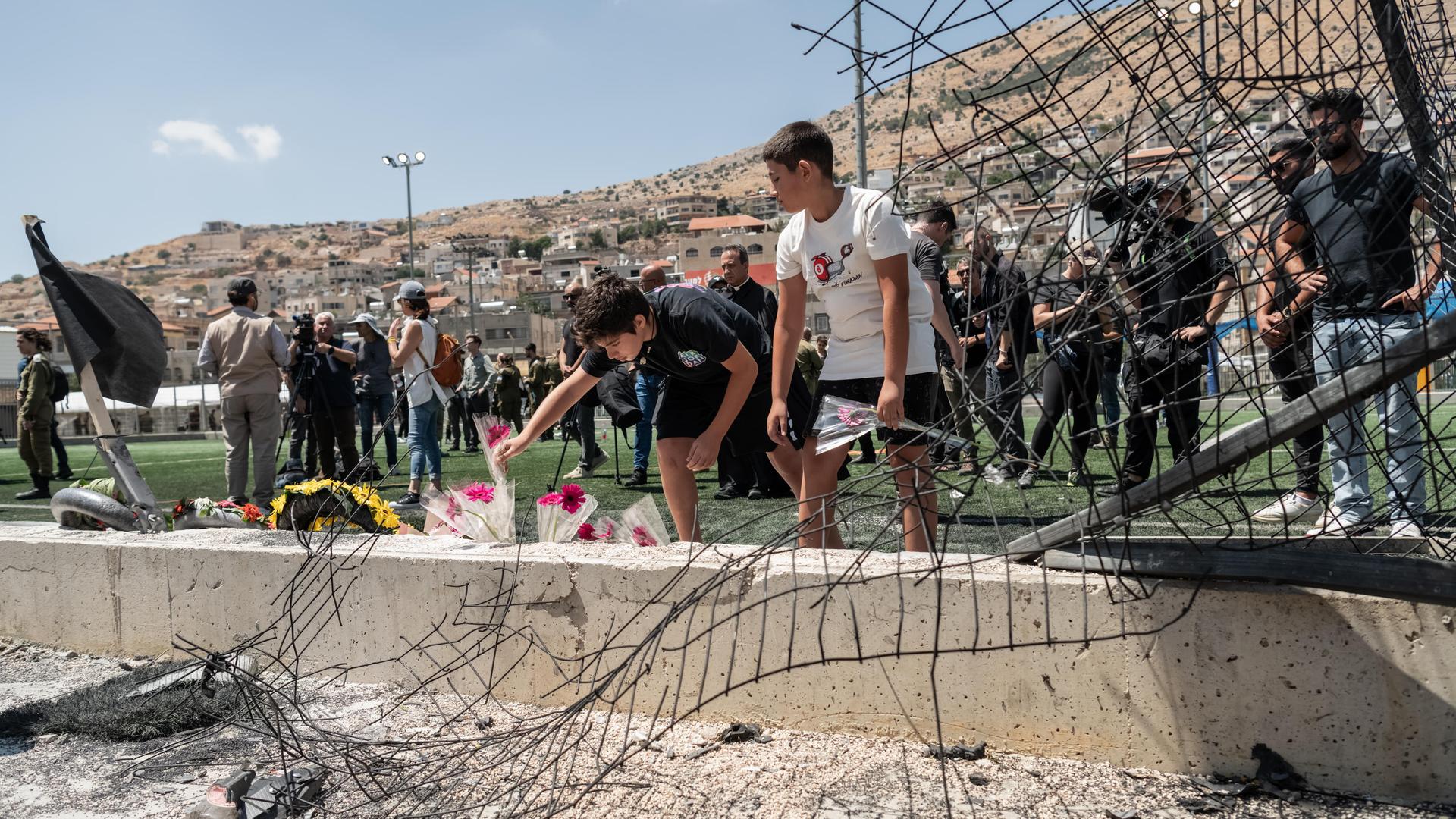 In der auf den Golanhöhen gelegenen Stadt Majdal Schams im Norden Israels wurden bei einem Raketenangriff 12 junge Mitglieder der drusischen Gemeinde getötet und etwa 30 verletzt. (Foto von Matteo Placucci / SOPA Images/Sipa USA)
      