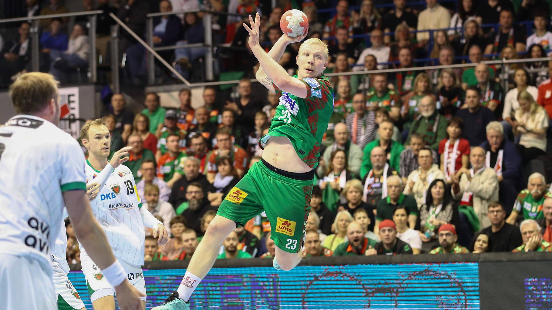 Handball-Spieler Magnus Saugstrup bei einem Wurf Handball-Spieler Magnus Saugstrup bei einem Wurf
