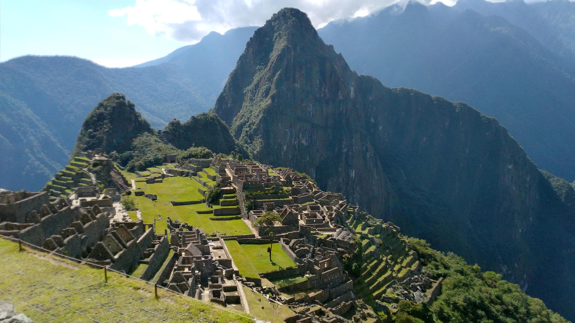 Blick auf die Ruinenstadt Machu Picchu in Peru.