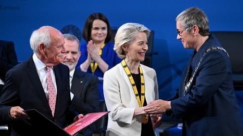 EU-Kommissionspräsidentin Ursula von der Leyen bei der Verleihung des Internationalen Karlspreis 2025 in Aachen.
