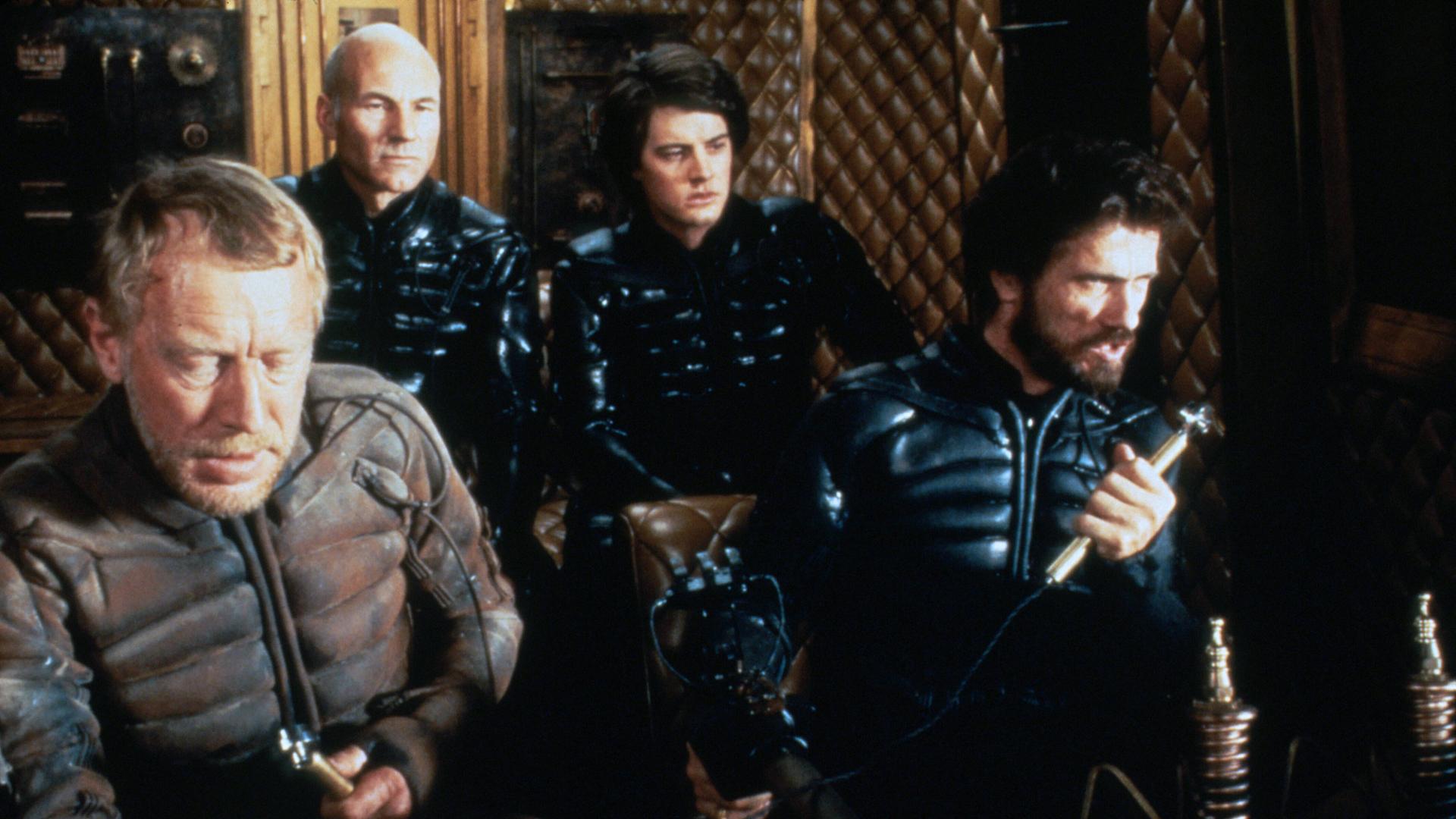 Szene aus dem Film "Dune" von 1984: Max von Sydow, Patrick Stewart, Kyle MacLachlan und Jürgen Prochnow (v.l.n.r.)