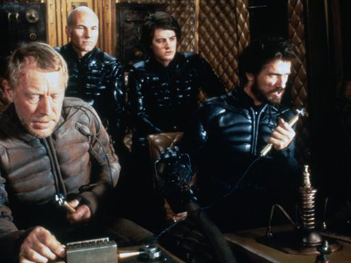 Szene aus dem Film "Dune" von 1984: Max von Sydow, Patrick Stewart, Kyle MacLachlan und Jürgen Prochnow (v.l.n.r.)