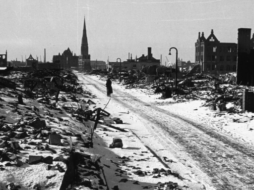 Straße im kriegszerstörten Bremen, Januar 1947