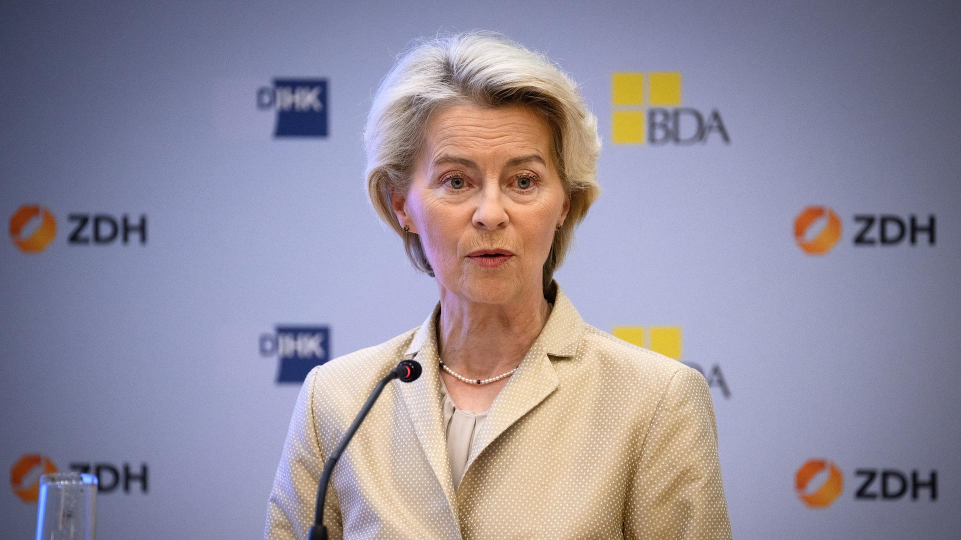 Ursula von der Leyen, Präsidentin der Europäischen Kommission, spricht beim Spitzengespräch der Deutschen Wirtschaft im Haus des Deutschen Handwerks. Ursula von der Leyen, Präsidentin der Europäischen Kommission, spricht beim Spitzengespräch der Deutschen Wirtschaft im Haus des Deutschen Handwerks.