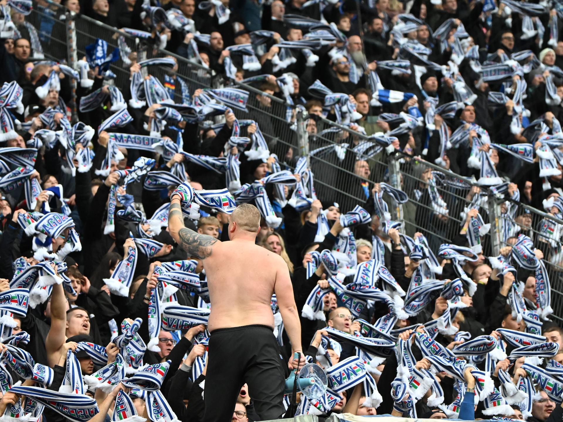 Fussball - 2. Bundesliga - Saison 2025/26  06.12.2025 1. FC Kaiserslautern Magdeburger Fans 1. FC Kaiserslautern 