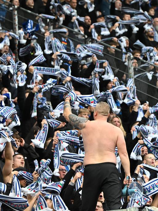 Fussball - 2. Bundesliga - Saison 2025/26 06.12.2025 1. FC Kaiserslautern Magdeburger Fans 1. FC Kaiserslautern Fussball - 2. Bundesliga - Saison 2025/26 06.12.2025 1. FC Kaiserslautern Magdeburger Fans 1. FC Kaiserslautern