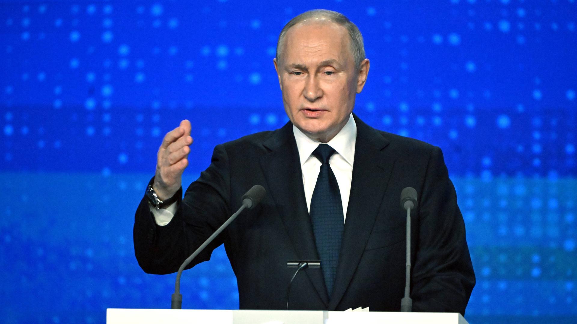 Russlands Präsident Wladimir Putin spricht auf einem Kongress seiner Partei Einiges Russland