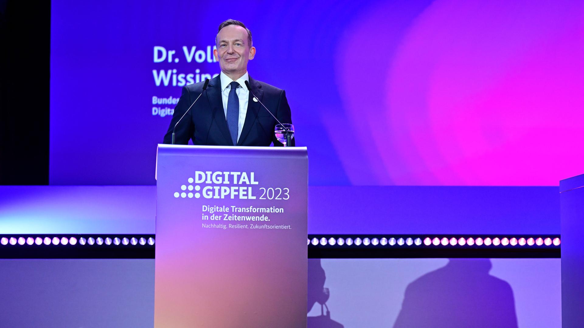 Thüringen, Jena: Volker Wissing (FDP), Bundesminister für Digitales und Verkehr, spricht beim Digital-Gipfel 2023. Thüringen, Jena: Volker Wissing (FDP), Bundesminister für Digitales und Verkehr, spricht beim Digital-Gipfel 2023.