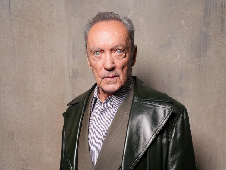 Udo Kier bei der Modenschau von Bottega Veneta in Mailand am 27. September 2025 Udo Kier bei der Modenschau von Bottega Veneta in Mailand am 27. September 2025