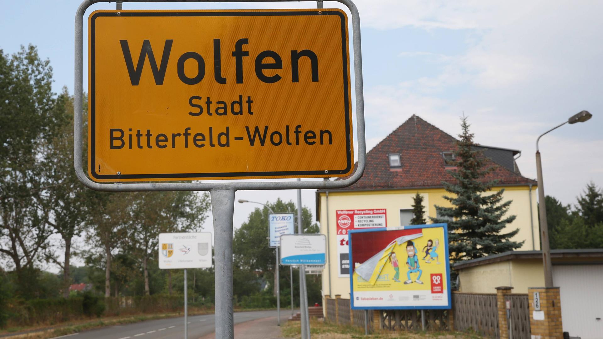 Ortsschild Wolfen in Sachsen Anhalt 