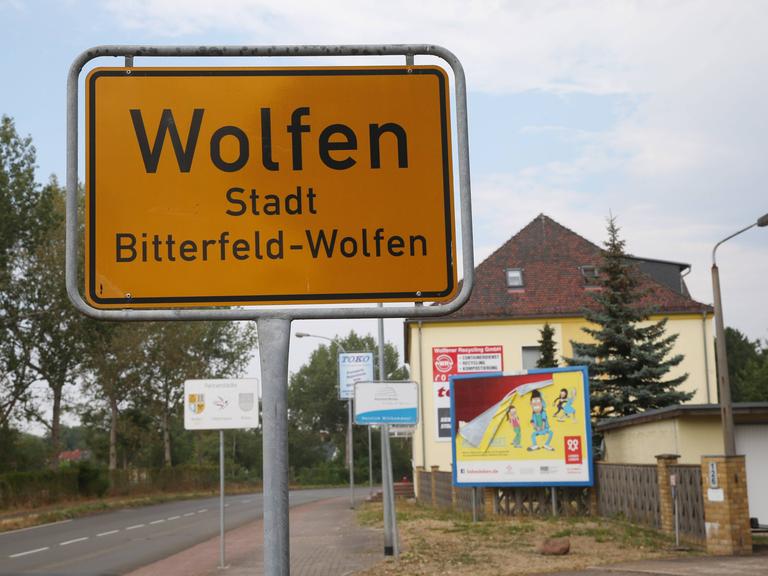 Ortsschild Wolfen in Sachsen Anhalt 