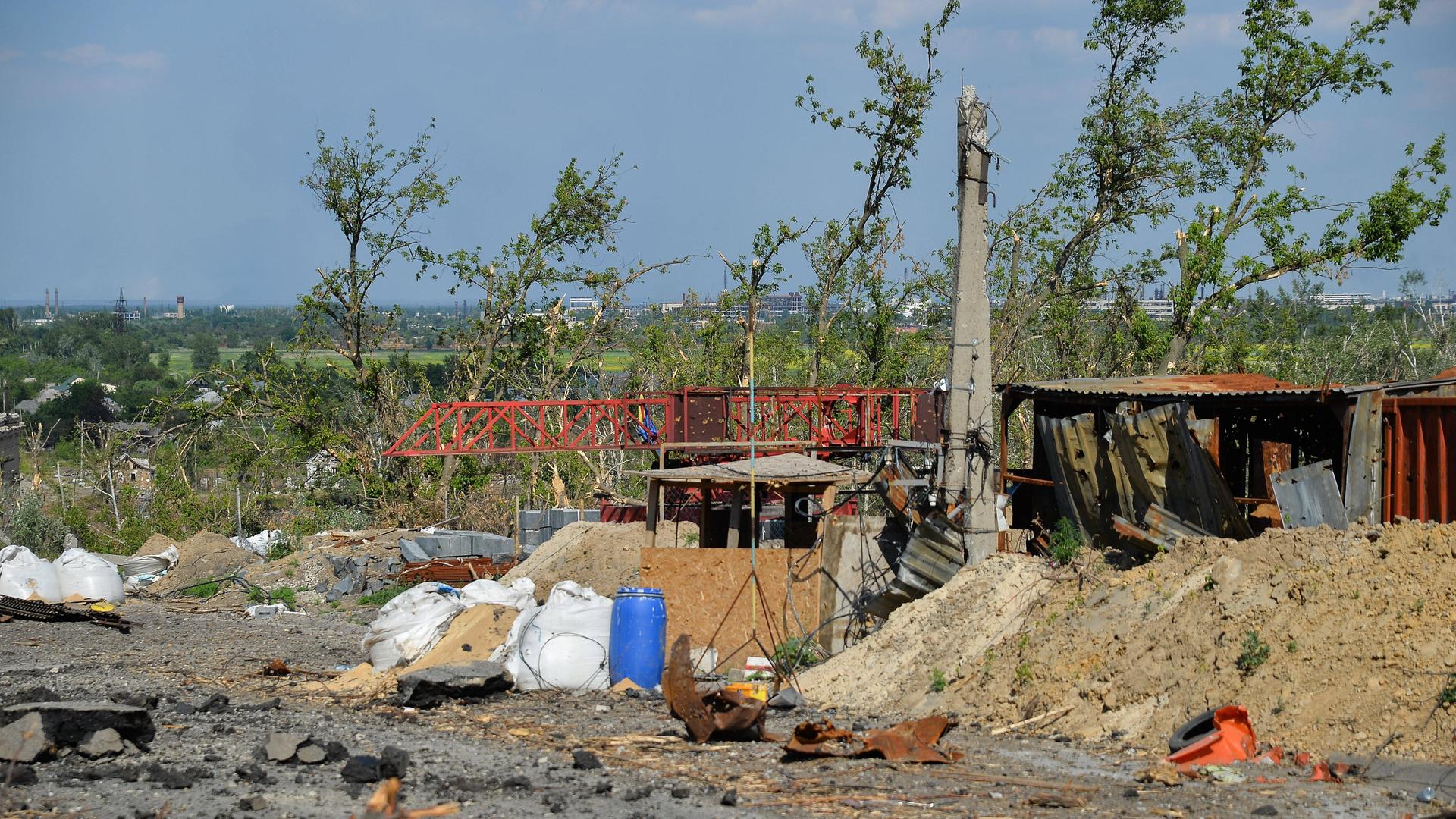 Die Brücke von Lyssychansk nach Severodonetsk ist nahezu komplett zerstört Die Brücke von Lyssychansk nach Severodonetsk ist nahezu komplett zerstört