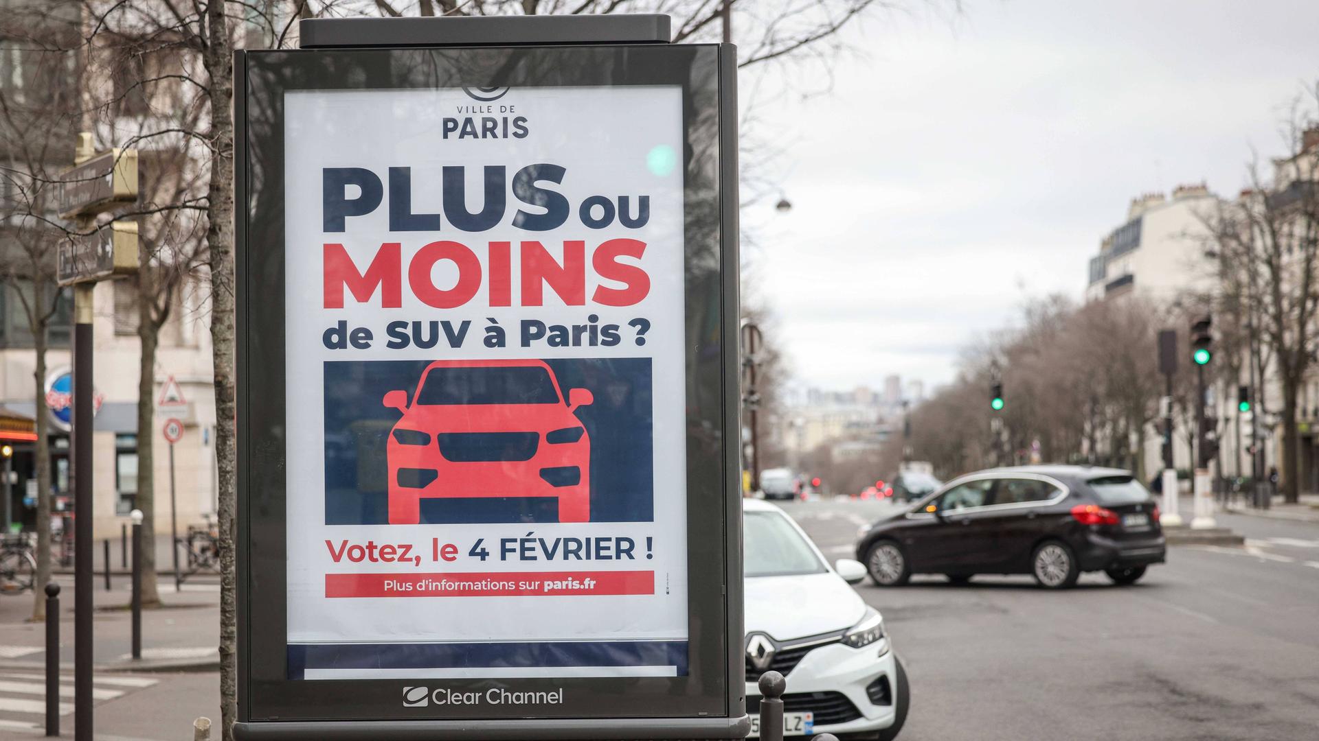Abstimmung über höhere Parkgebühren für SUV in Paris.