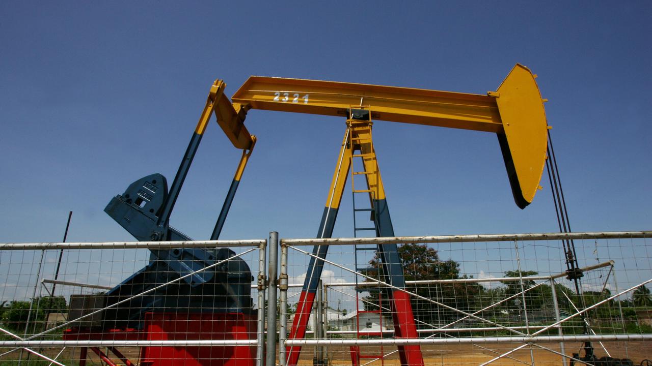 Infrastruktur zur Ölförderung in den Farben der Flagge von Venezuela Infrastruktur zur Ölförderung in den Farben der Flagge von Venezuela