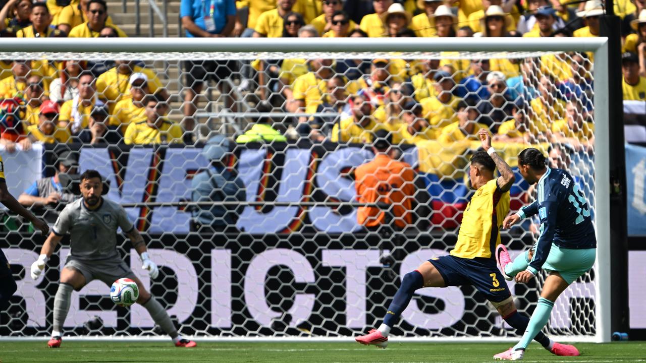 Fußball-WM: Leroy Sané erzielt das Tor zum 1:0 für Deutschland im Spiel gegen Ecuador. 