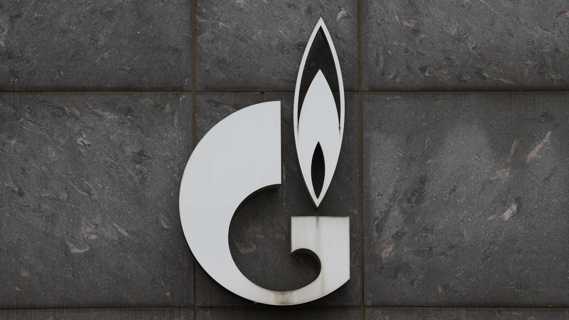 Das Logo des russischen Energiekonzerns Gazprom in der Nowotscherjomuschkinskaja Straße in Moskau